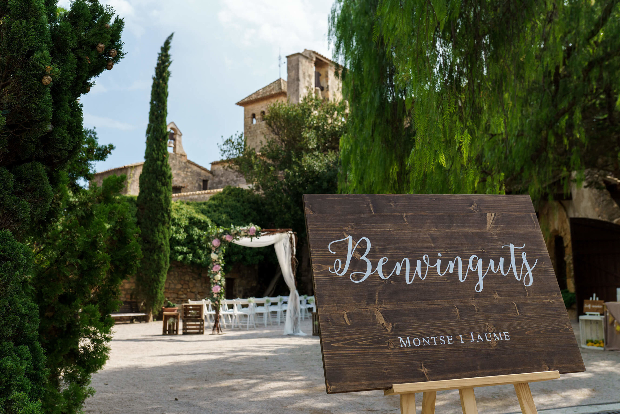 Entrada al casament a Castell de Tamarit