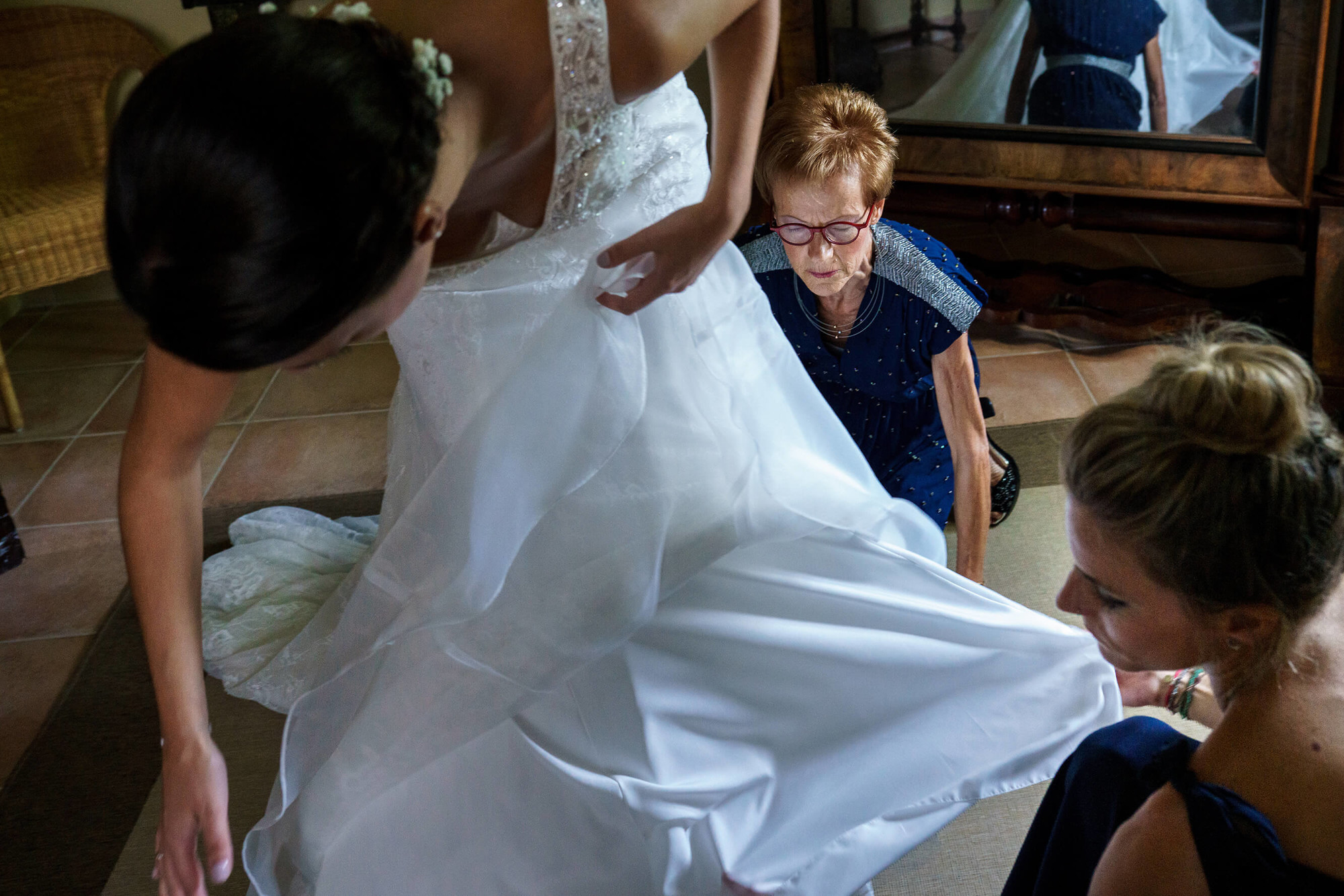 El vestit de la núvia a boda al Castell de Tamarit.