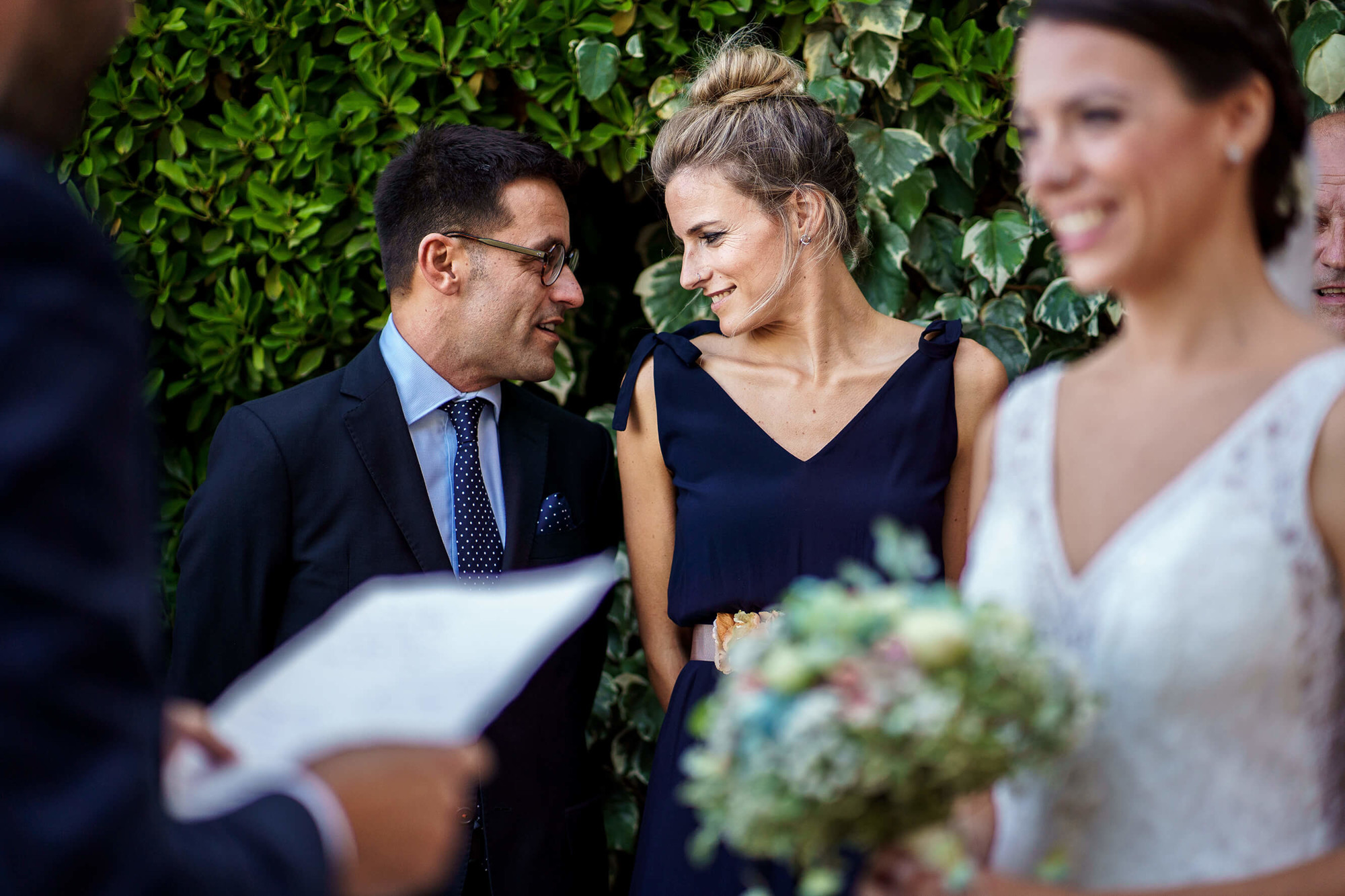 Els germans de la núvia a la boda al Castell de Tamarit.