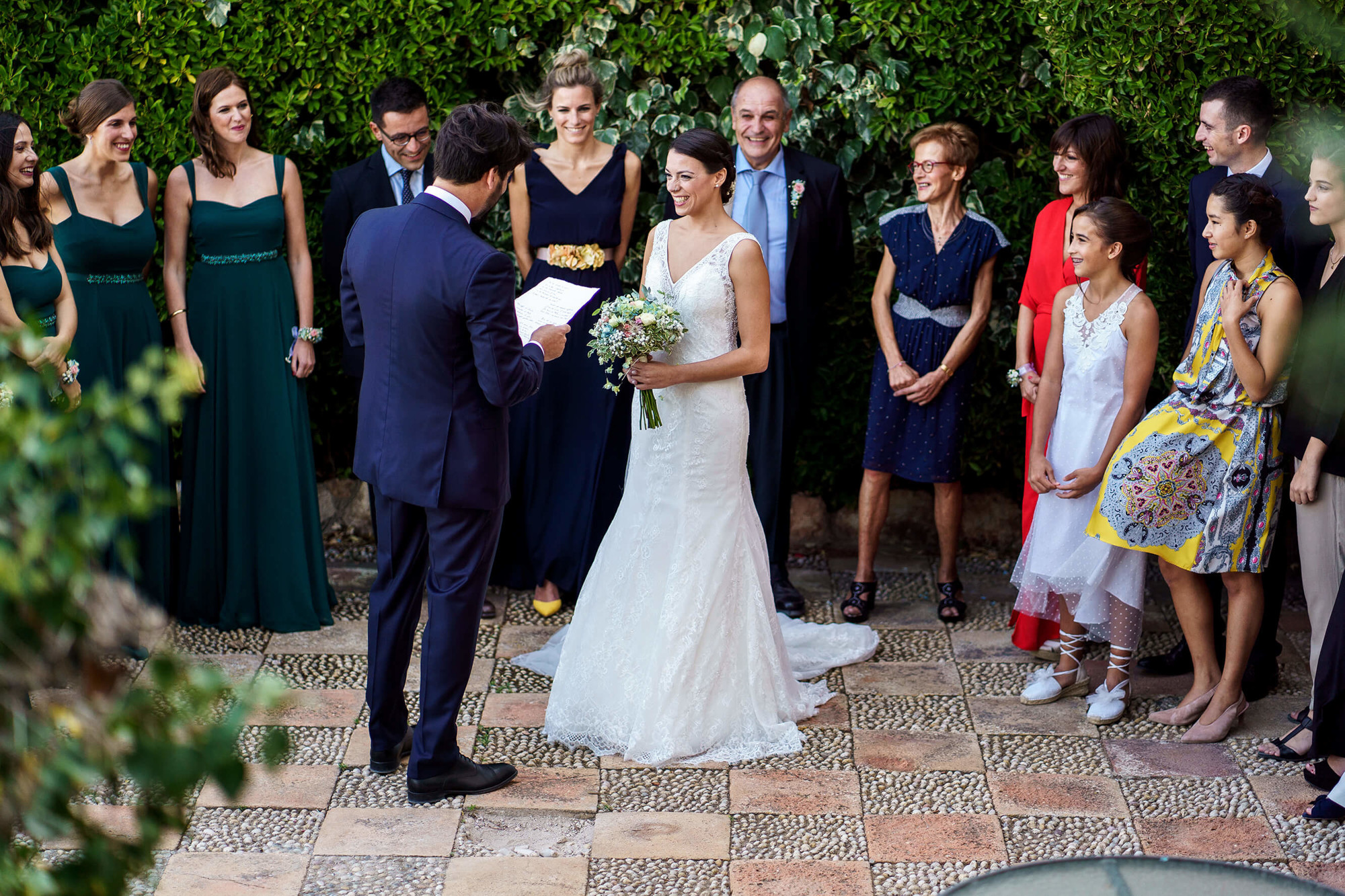 La familia de la núvia a la boda al Castell de Tamarit.