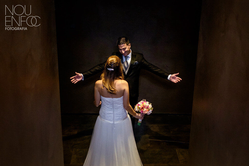 Nou Enfoc fotògrafs de boda de Vilafranca del Penedès a Barcelona - boda-en-hotel-mastinell-first-look.jpg