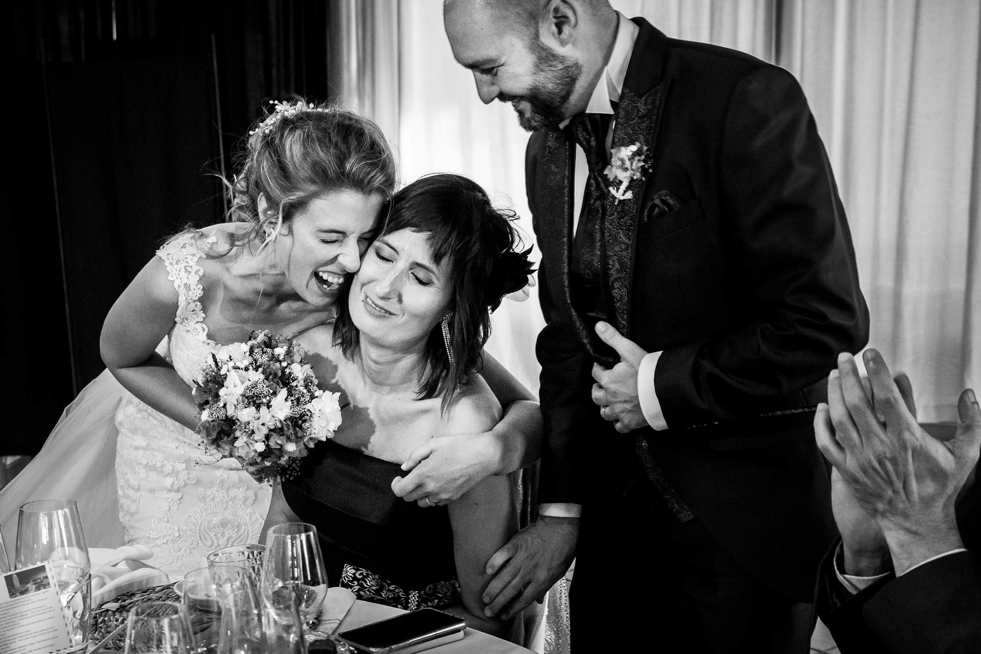 boda masia torreblanca 43 Regal del ram de núvia a la germana al casament a Masia Torreblanca.