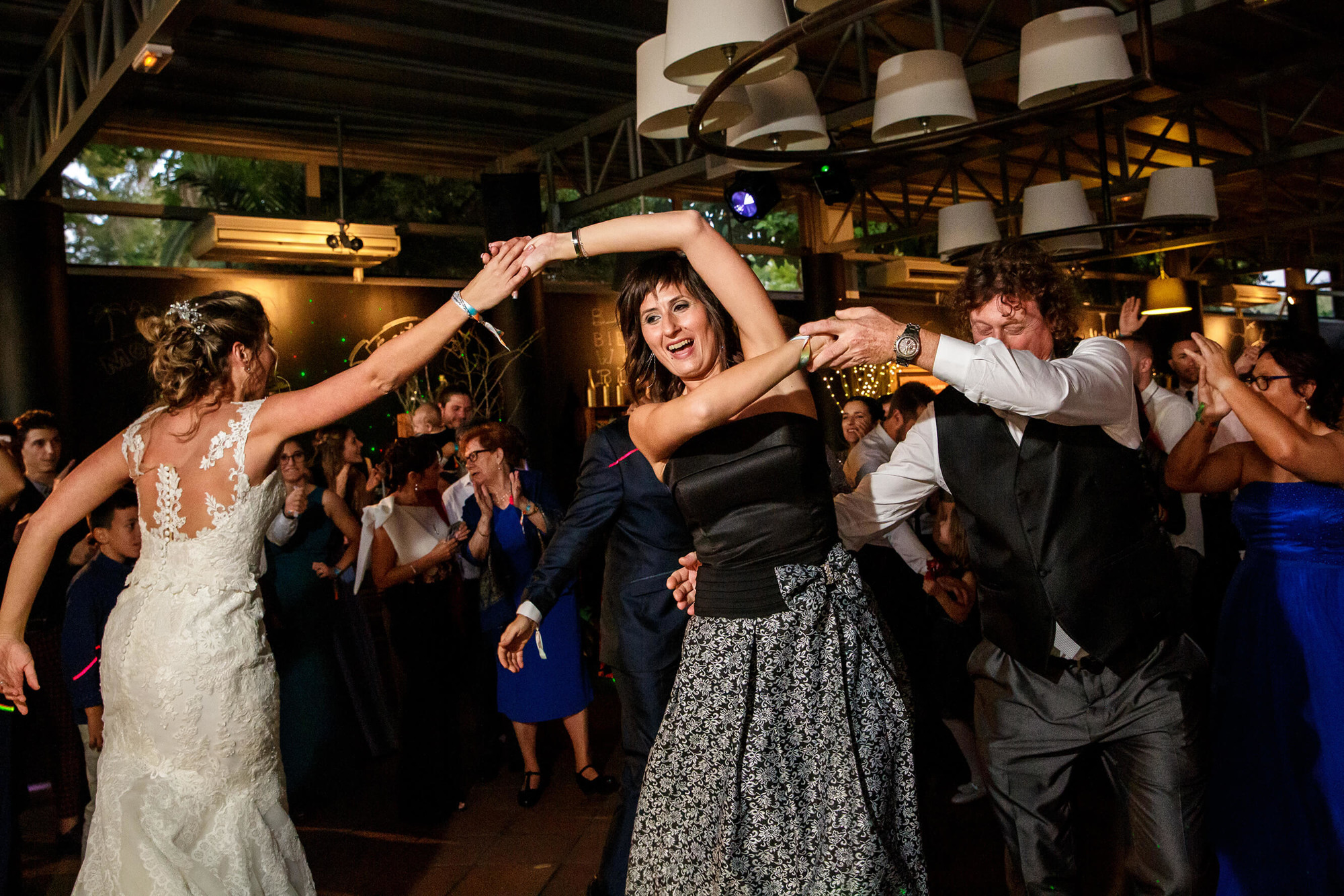 Festa i ball a la boda a Masia Torreblanca.