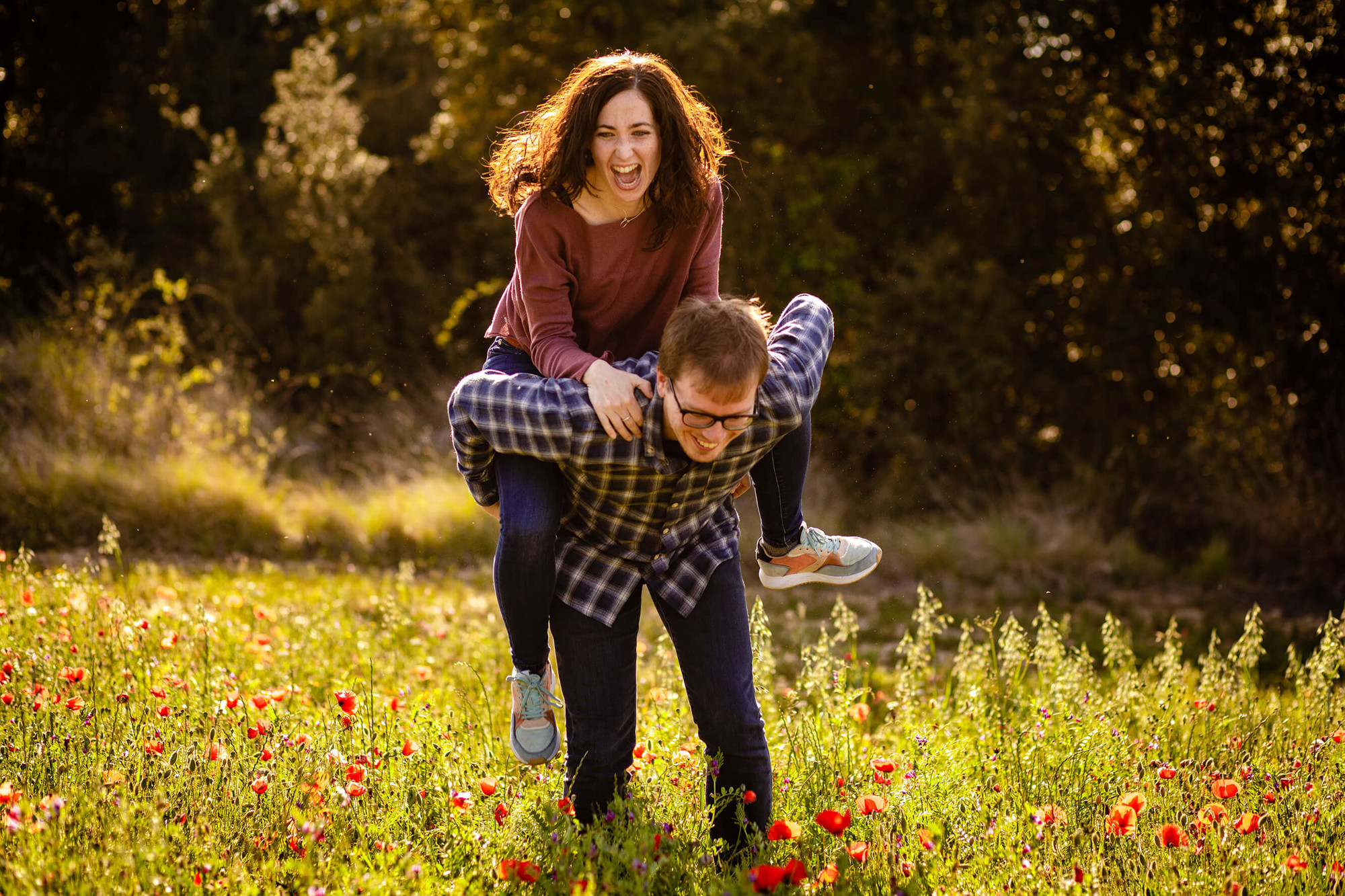 Jugando en el preboda en la montaña en el Penedés.