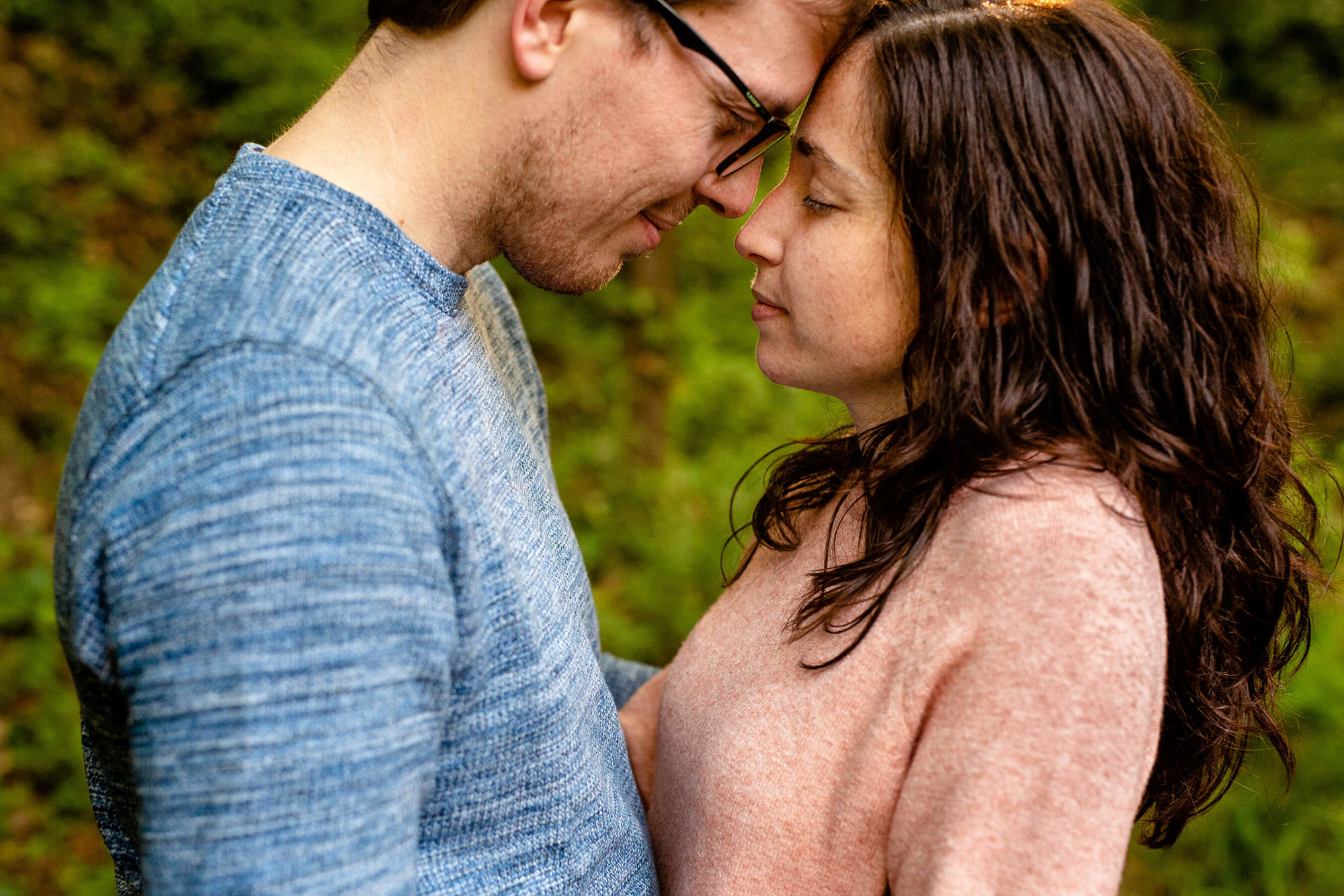 Sesión de pareja preboda en la montaña en el Penedés.