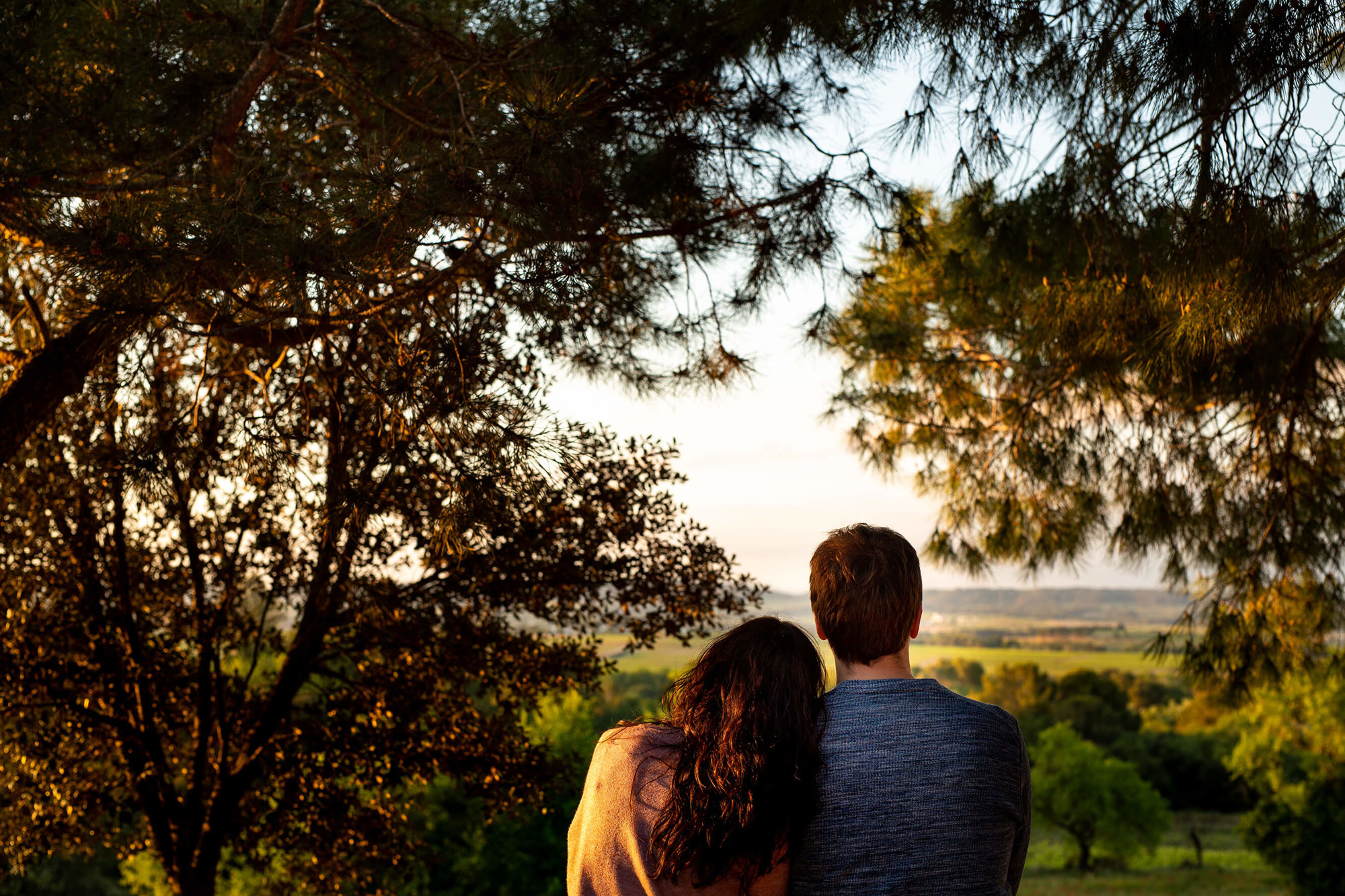 Sesión pareja en la montaña en el Penedés.