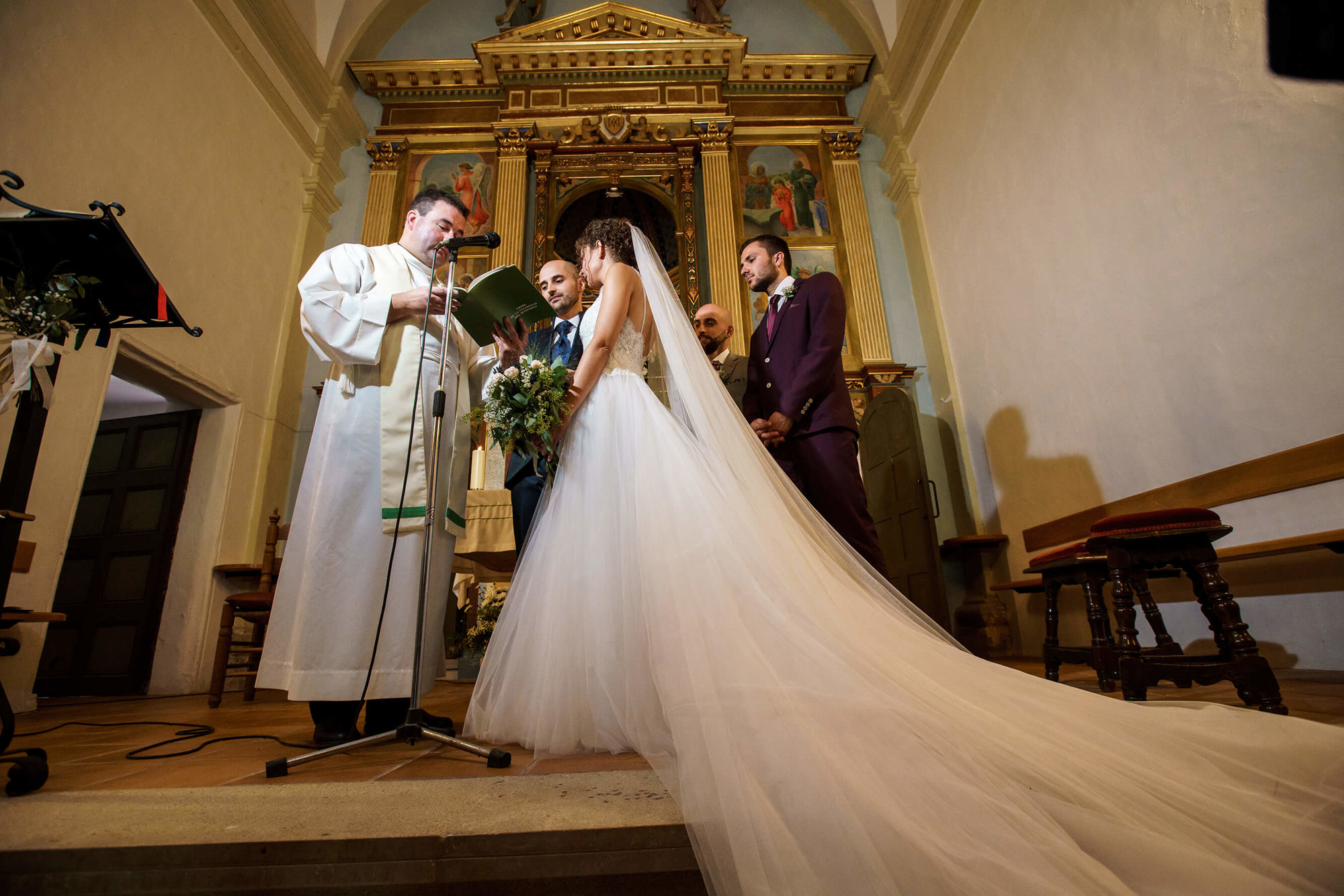 Cerimonia de boda a l'església a l'Ermita de la Mare de Déu de Berà.