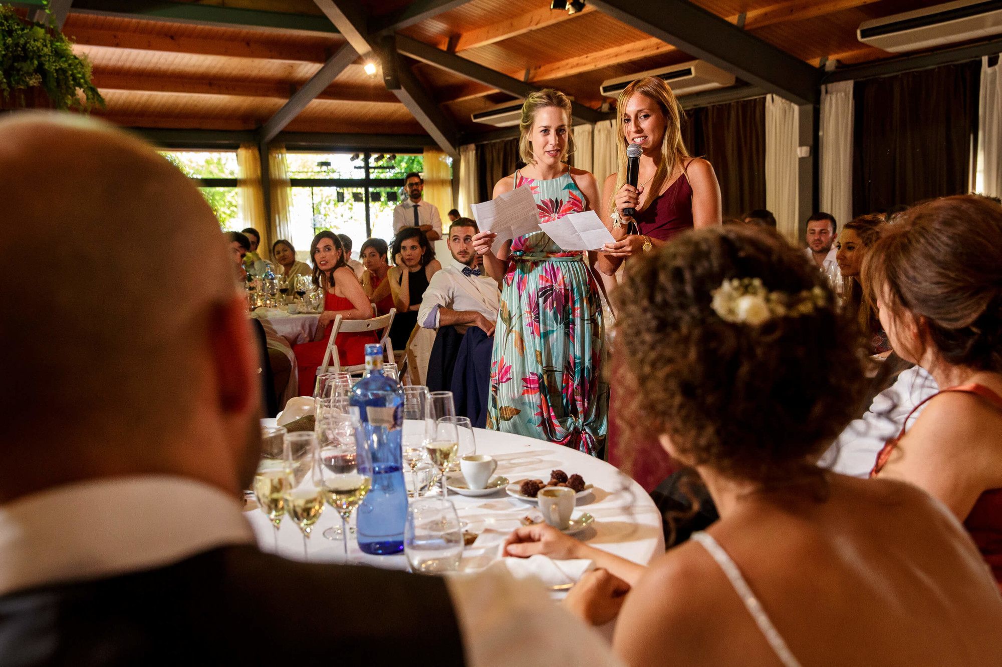 Lectura de las amigas a los novios.