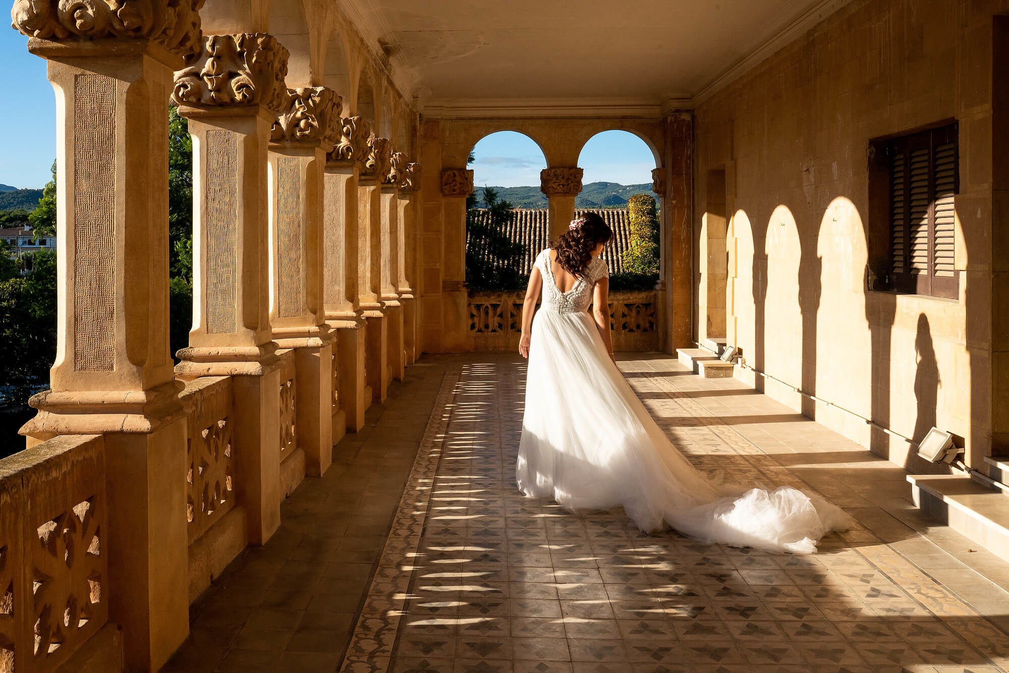 La terraza el día de la boda en Heretat Sabartés.