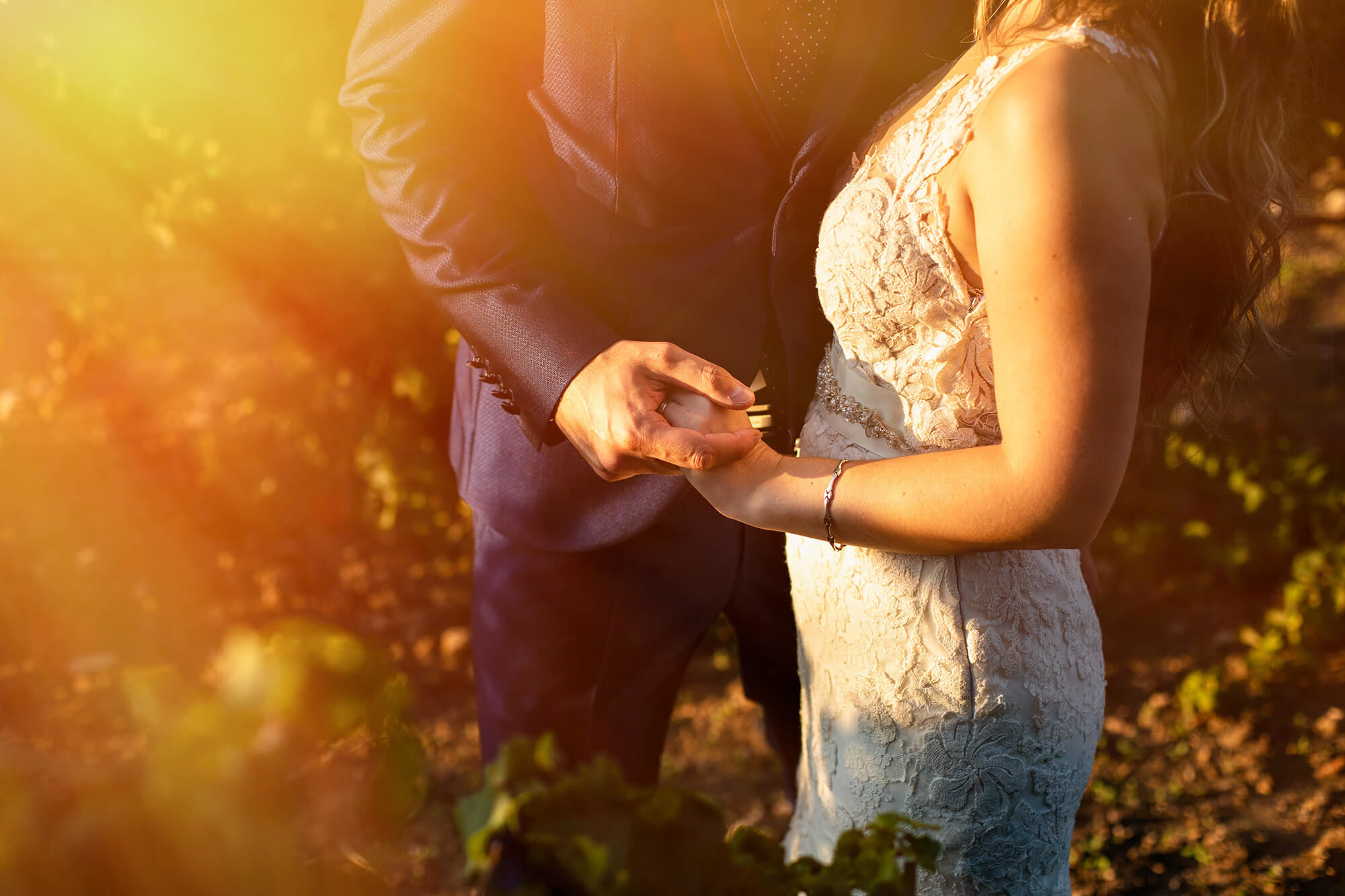 boda Heretat Sabartés 15 Los novios en las viñas de Heretat Sabartés el día de la boda.