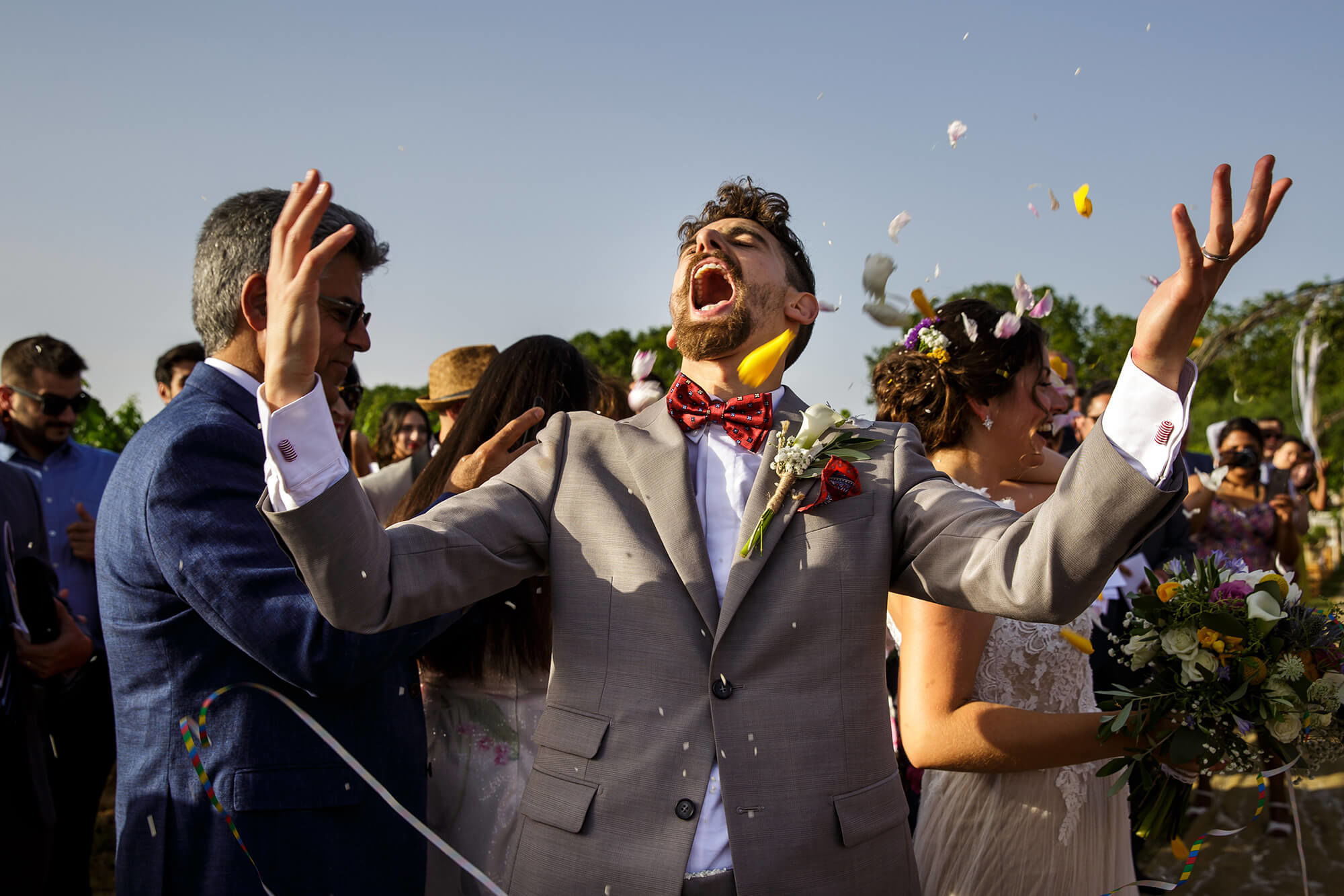 boda masia torre del gall novio El novio pletórico tras su boda en la masía la Torre del Gall.