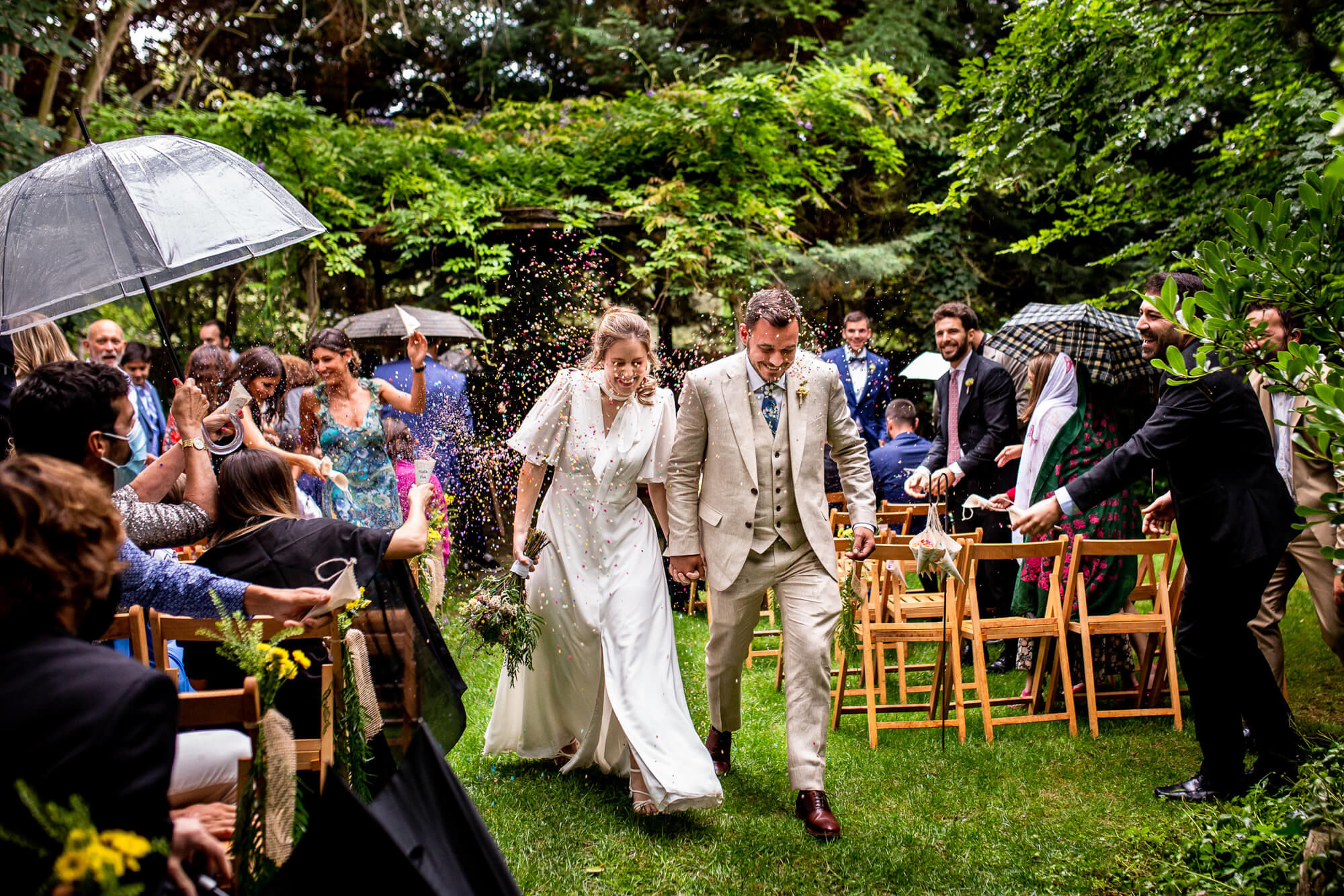 Sortida del casament a la boda al Mas dels Vivencs.